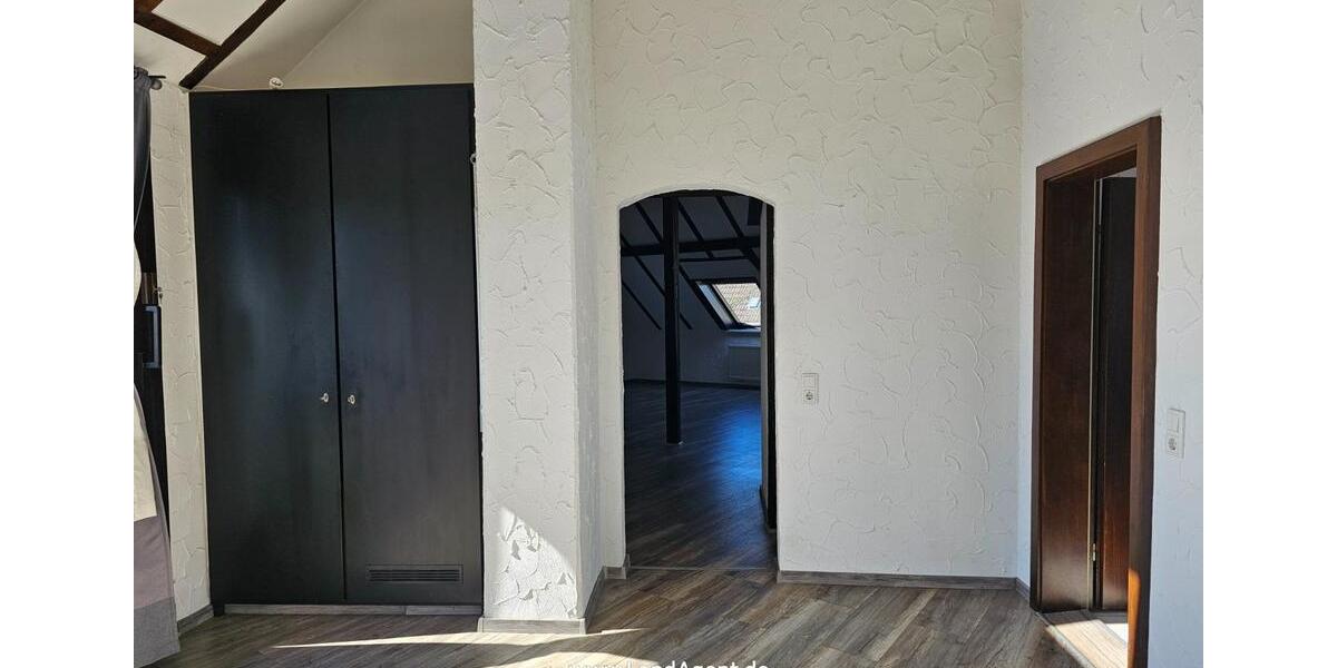 Dachgeschoßwohnung Lünen Brambauer - 3 Zimmer, 124 m&sup2;, 650&euro; | Angebot:25930919