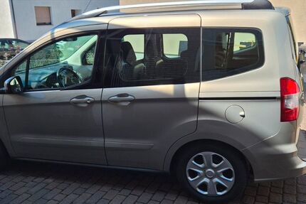 Ford Tourneo Courier 138.300 km 6.900 &euro; Castrop-Rauxel 44577