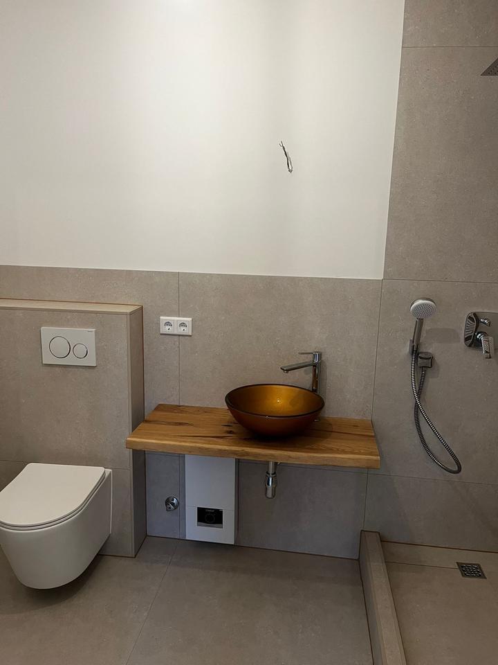 Biete eine frisch sanierte Wohnung zum Verkauf an