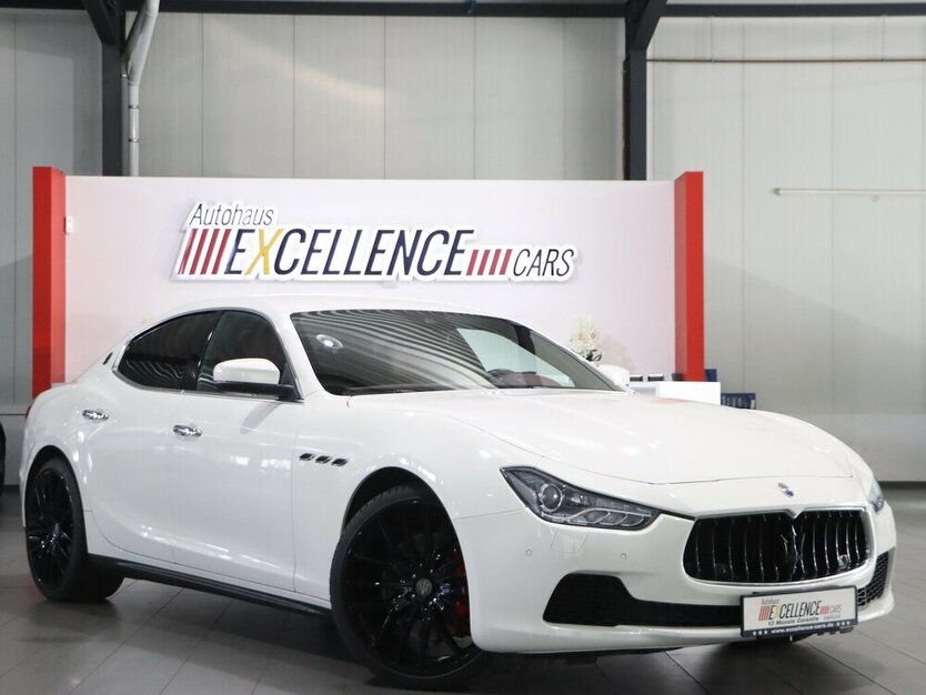 Ghibli S Q4 3.0 V6 WHITE & RED / TOLLES FAHRZEUG
