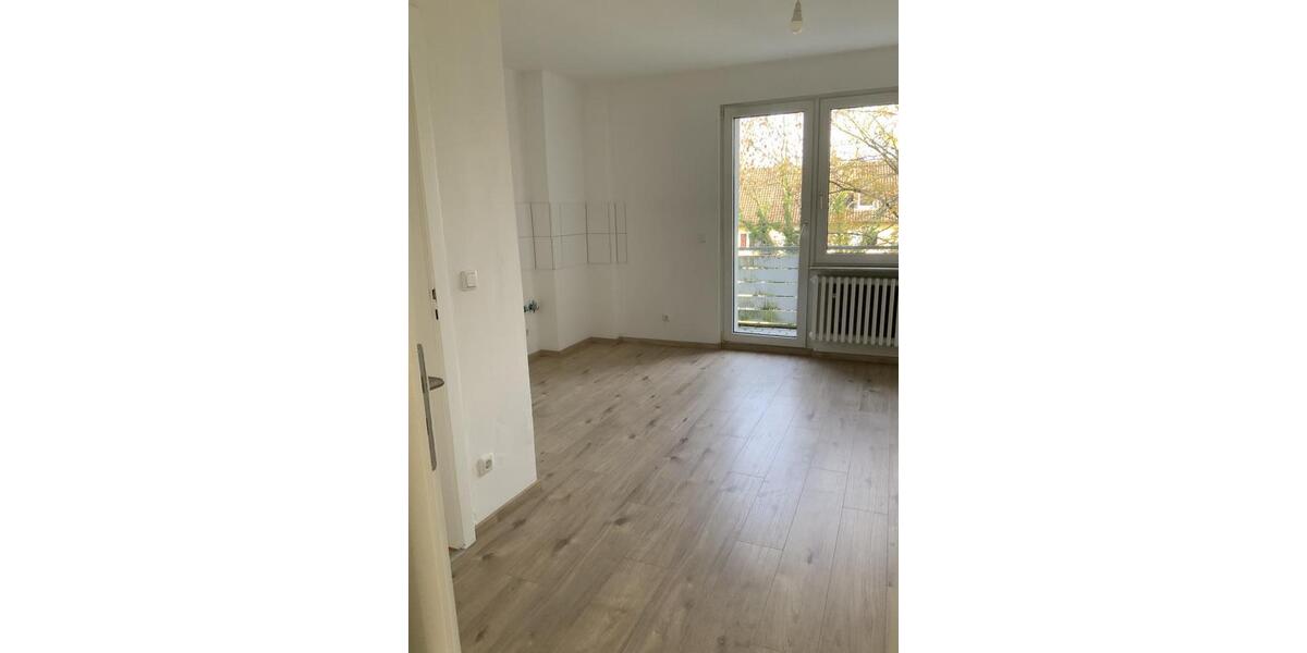 Geräumige 2,5 Zimmerwohnung mit großer Wohnküche, neuem Wannenbad mit Fenster sowie Balkon 2 zimmer
