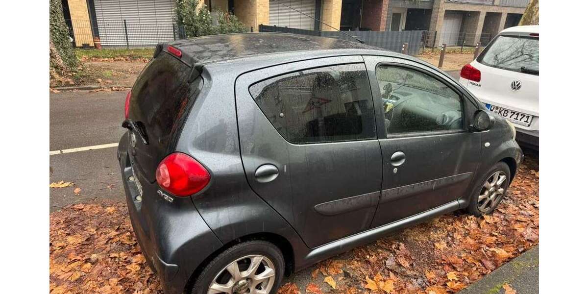 Toyota Aygo 300.000 km 1.500 &euro; bochum 44809