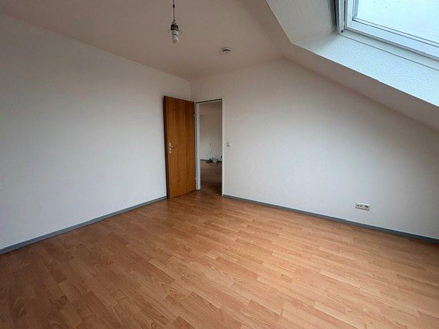 Dachgeschoßwohnung Dortmund Bövinghausen - 4 Zimmer, 77 m&sup2;, 550&euro; | Angebot:26443995