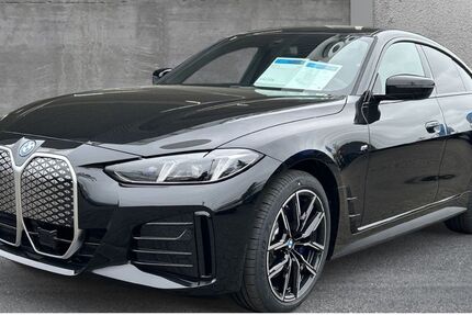 BMW i4 14.990 km 52.900 &euro; Recklinghausen 45659