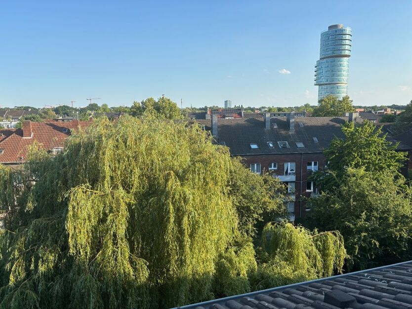 PRIVAT: Moderne 2,5 Zi. Dachgeschoss-Wohnung in ruhiger zentraler Top-Lage