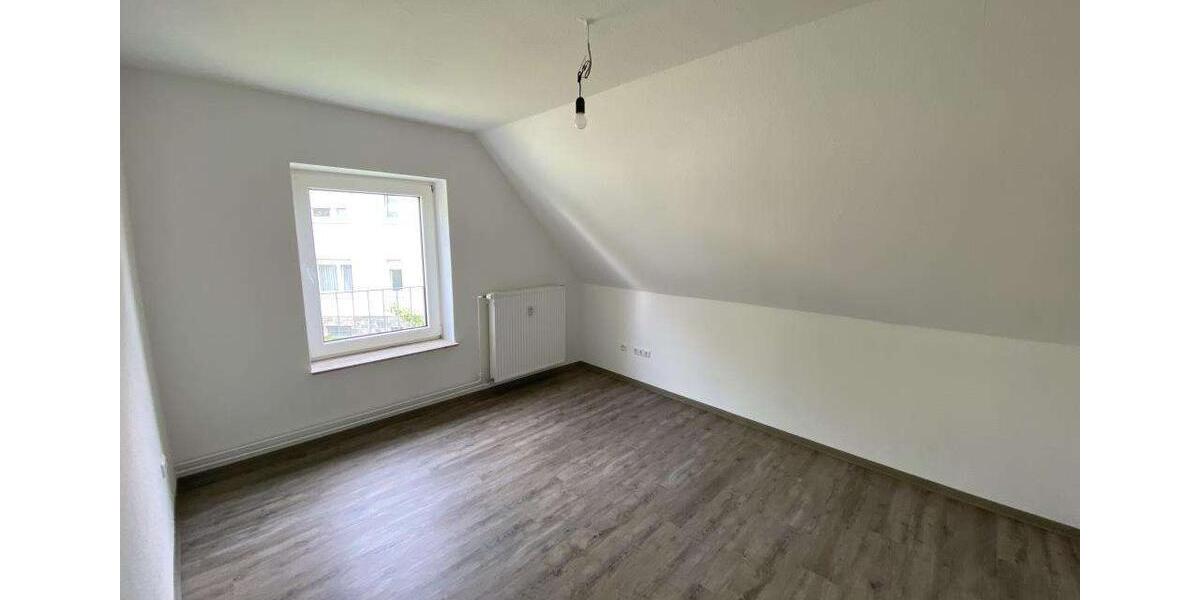 Dachgeschoßwohnung Altena - 3 Zimmer, 54 m&sup2;, 220&euro; | Angebot:26250240