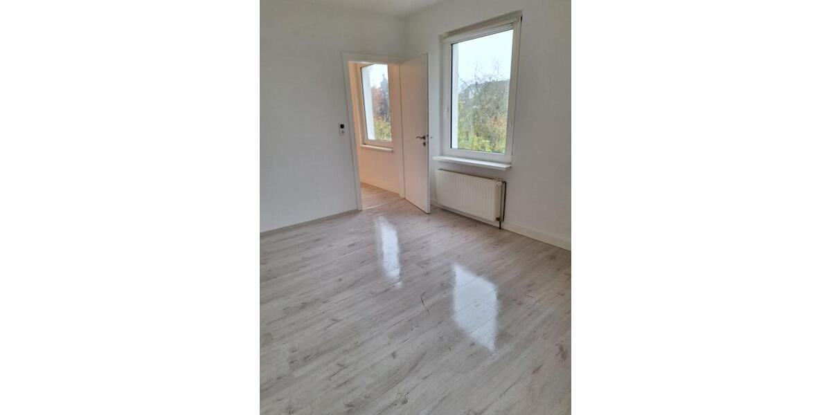 Provisionsfrei* Mit Gartenteil + Stellplatz! Gemütl. DG-Wo, sofort bezugsfrei! 2.5 zimmer