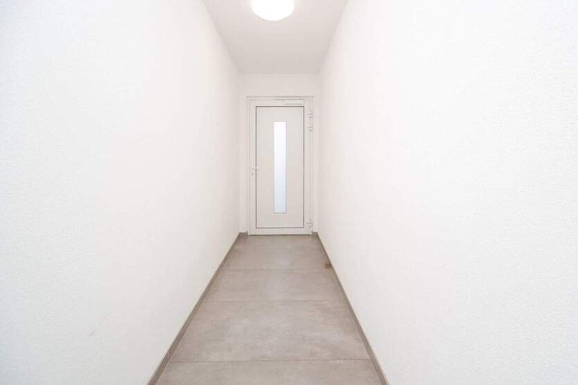 Hochwertige Erdgeschosswohnung mit Garten in kernsaniertem 3-Familienhaus 4 zimmer