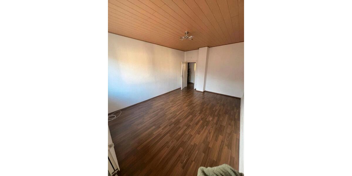 Sehr helle Zentrale Wohnung zu vermieten zimmer