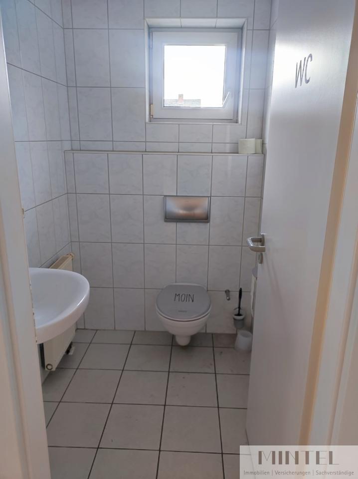 Moderne BüroPraxisräume mit Stellplätze zimmer