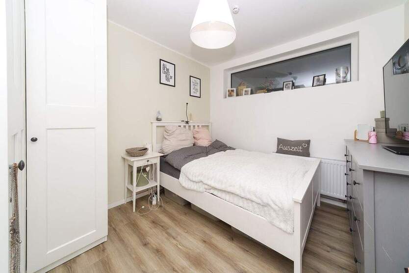Hochwertige Erdgeschosswohnung mit Garten in kernsaniertem 3-Familienhaus 4 zimmer
