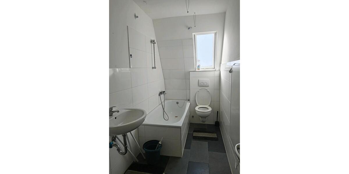 Dachgeschoßwohnung Gelsenkirchen Gelsenkirchen-Mitte - 3 Zimmer, 68 m&sup2;, 80.000&euro; | Angebot:24594082