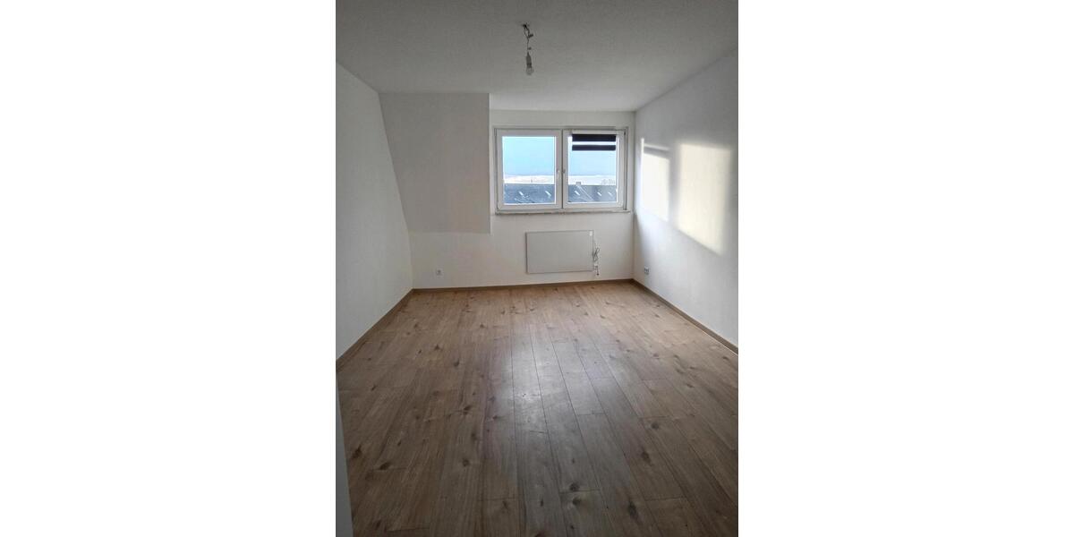 Dachgeschoßwohnung Gelsenkirchen Gelsenkirchen-Mitte - 3 Zimmer, 68 m&sup2;, 80.000&euro; | Angebot:24594082
