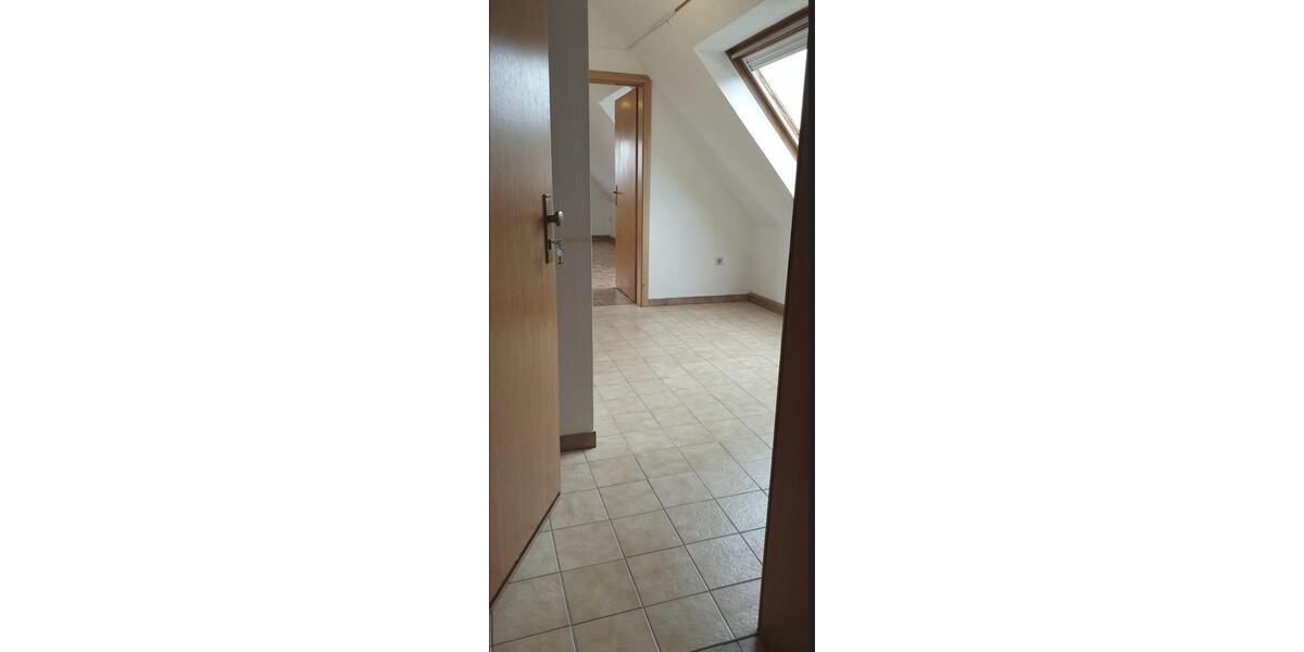 Dachgeschoßwohnung Iserlohn Sümmern - 2 Zimmer, 32 m&sup2;, 390&euro; | Angebot:25943397