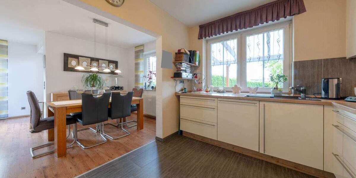 Charmante Doppelhaushälfte mit Dachstudio & Garten in begehrter und ruhiger Wohnlage von Selm 4 zimmer