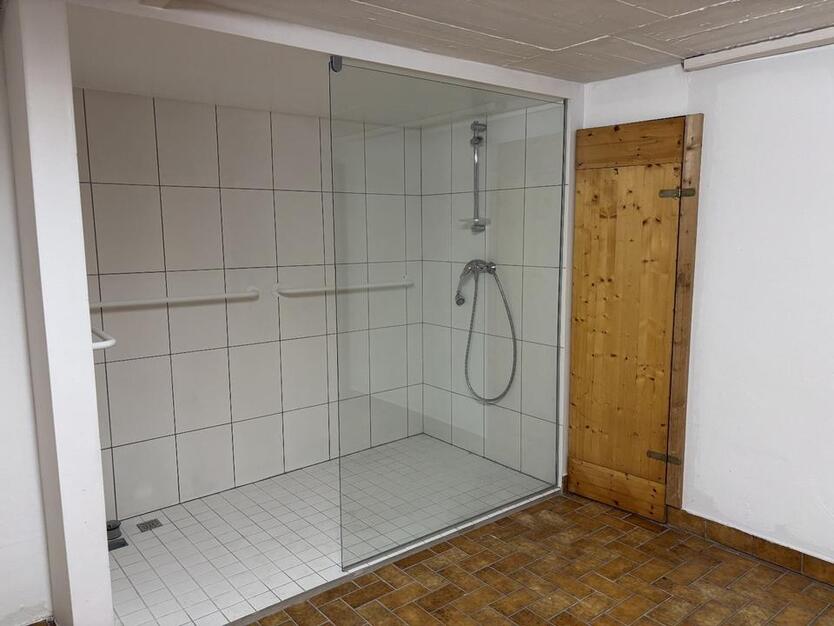 Ein- Zweifamilienhaus + Gewerbeeinheit + Pool - ländliche Lage zimmer