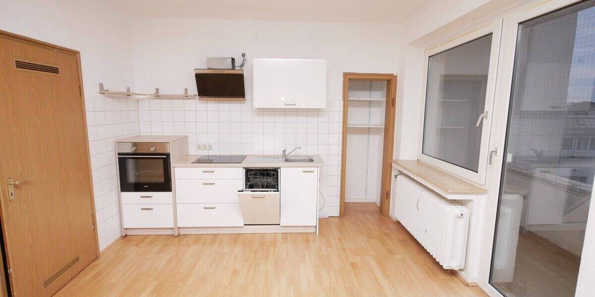 Perfekt für junge Leute: Gepflegte 2,5-Raum-Etagenwohnung mit Küche und Balkon Nahe der Universität 2 zimmer