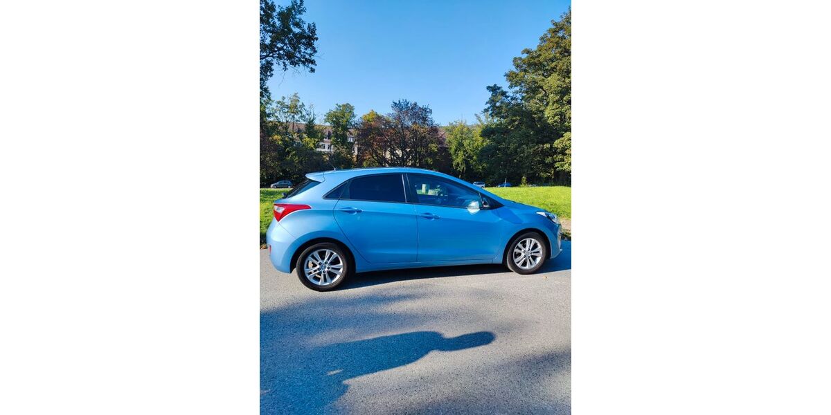 Hyundai i30 156.000 km 5.900 &euro; ISERLOHN 58636