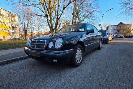 Mercedes-Benz E 200 182.000 km 2.600 &euro; Castrop-Rauxel 44577