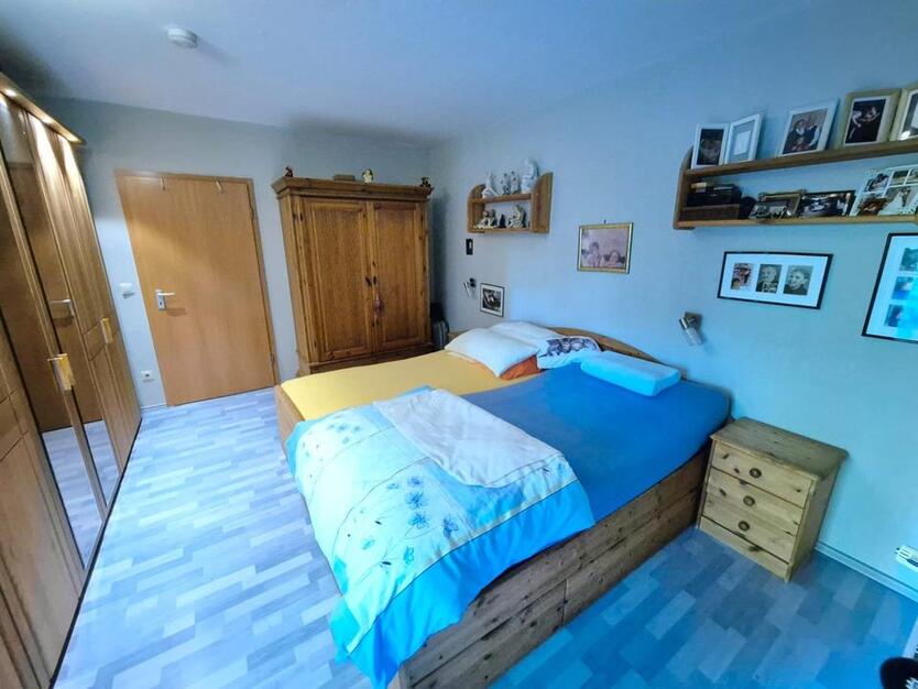 Provisionsfreie 5-Zimmer Wohnung über 2 Etagen + eigener Haustür