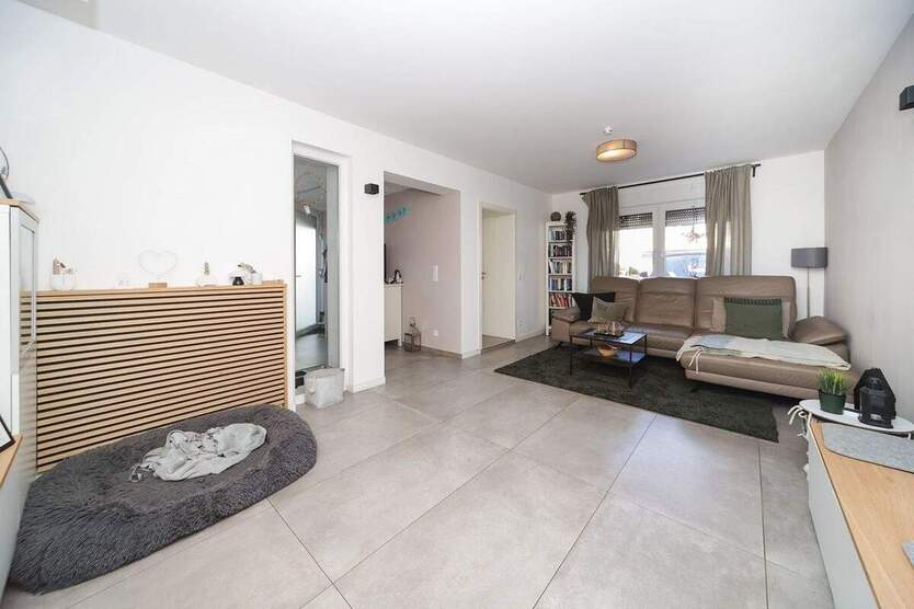 Hochwertige Erdgeschosswohnung mit Garten in kernsaniertem 3-Familienhaus 4 zimmer