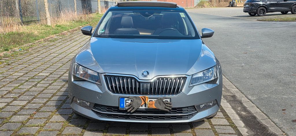 Skoda Superb 207.000 km 16.200 &euro; Sprockhövel 45549