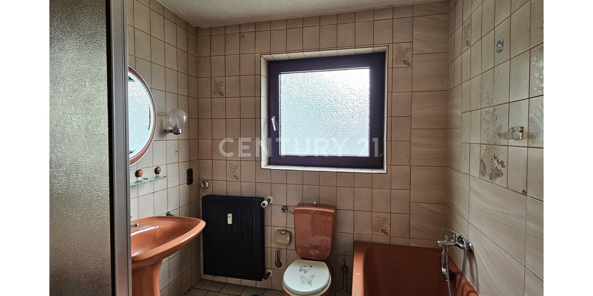 Attraktive Kapitalanlage mit Potenzial: Mehrfamilienhaus mit 6 Eigentumswohnungen & Garagen in Hemer - Mehrfamilienhaus, Wohnhaus Hemer | Angebot:27469088
