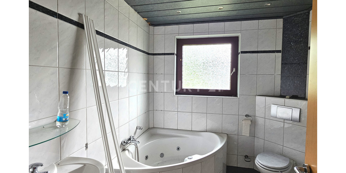 Attraktive Kapitalanlage mit Potenzial: Mehrfamilienhaus mit 6 Eigentumswohnungen & Garagen in Hemer - Mehrfamilienhaus, Wohnhaus Hemer | Angebot:27469088