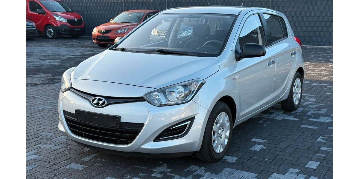 Hyundai i20 61.759 km 6.350 &euro; Dortmund 44149