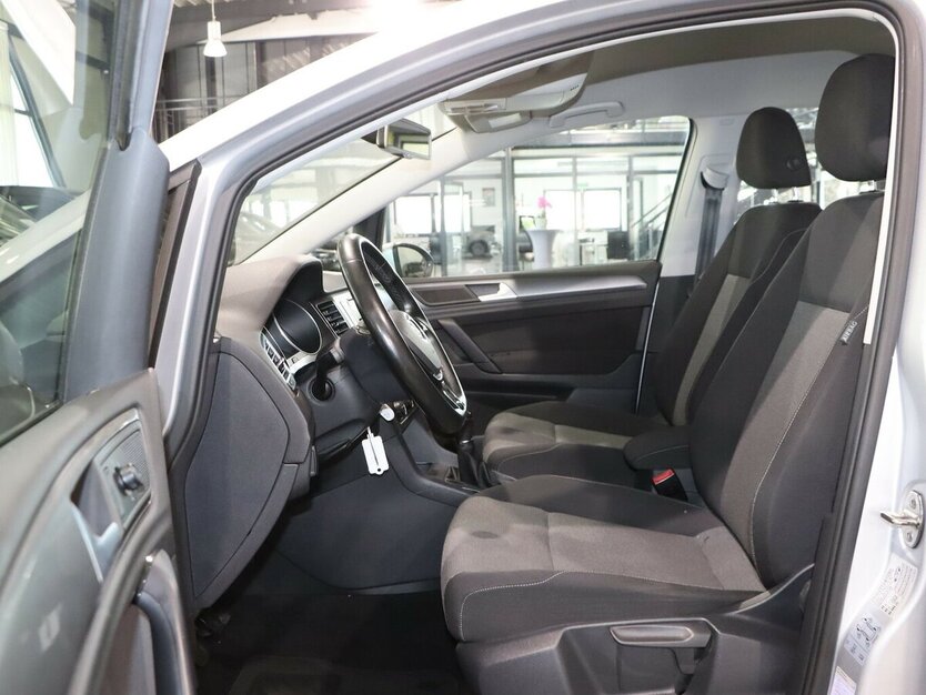 VW Golf Sportsvan 1.2 TSI / 2-ZONEN-KLIMAAUTOMATIK 120.000 km 7.991 € Hamm 59077