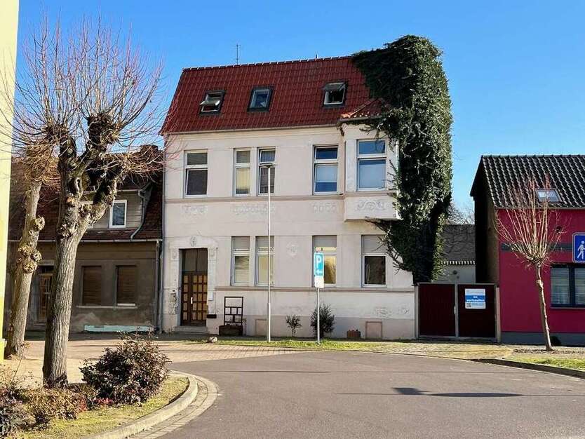 Haus zum Kaufen in Möckern 122.000 € 186 m²
