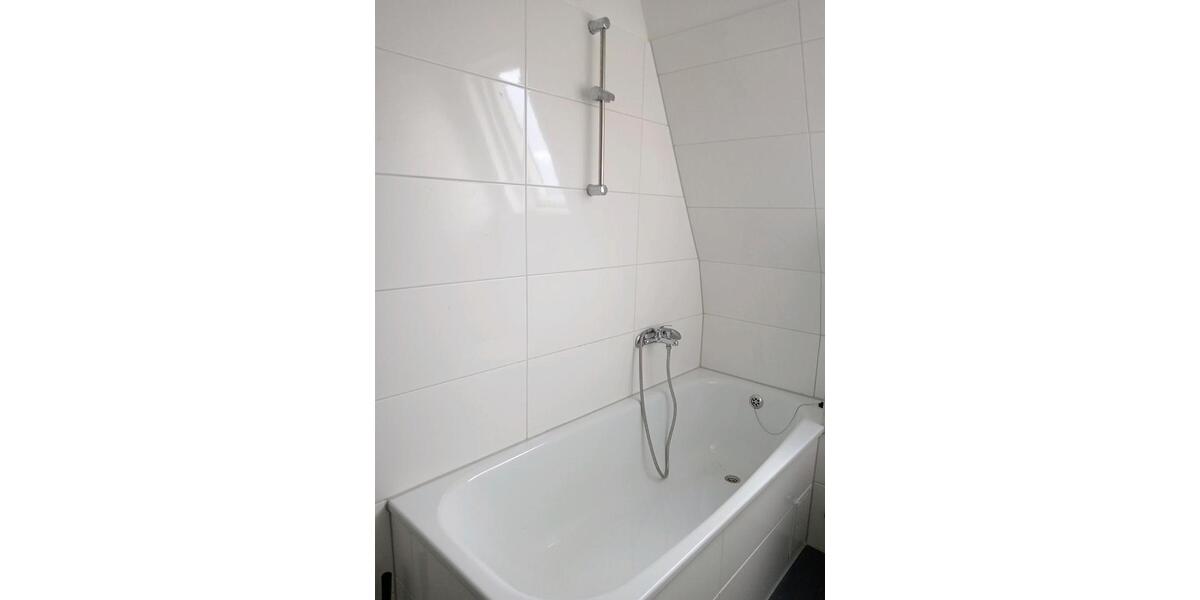 Dachgeschoßwohnung Gelsenkirchen Gelsenkirchen-Mitte - 3 Zimmer, 68 m&sup2;, 80.000&euro; | Angebot:24594082