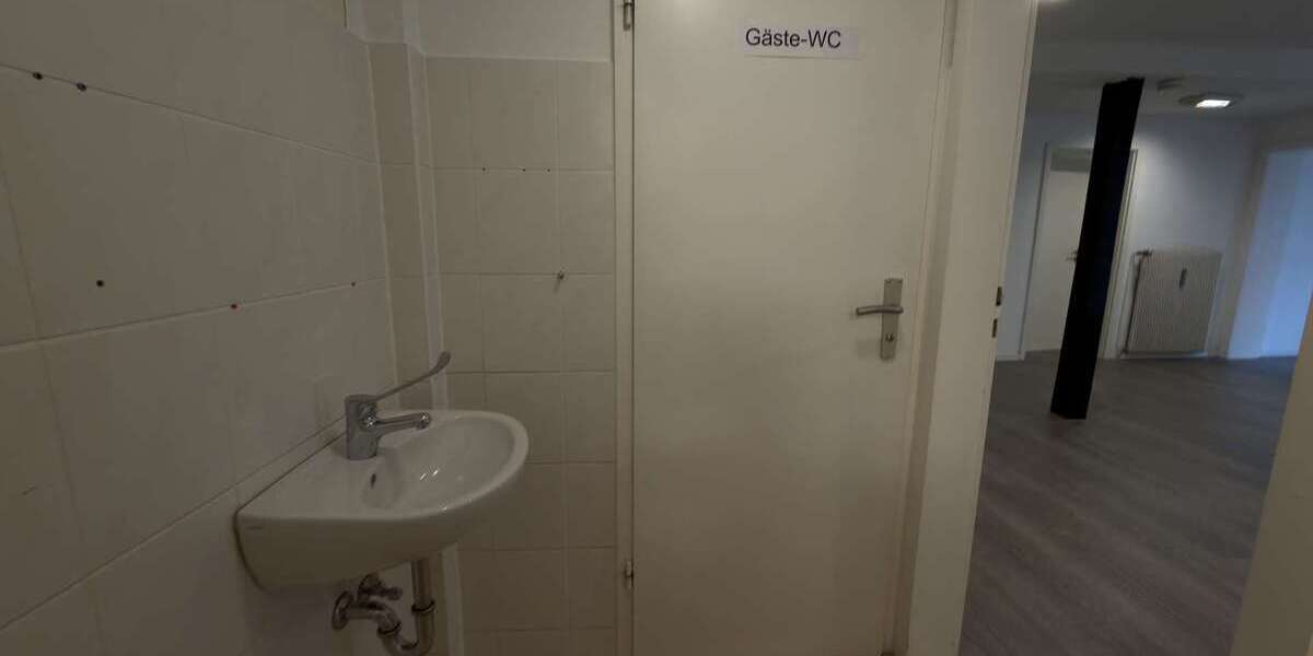 Großes Büro- und Praxisfläche in Hattingens Altstadt mit IT-Raum, LAN, Seminarraum und Gartennutzung - Gewerbeobjekt Hattingen Baak | Angebot:24705235