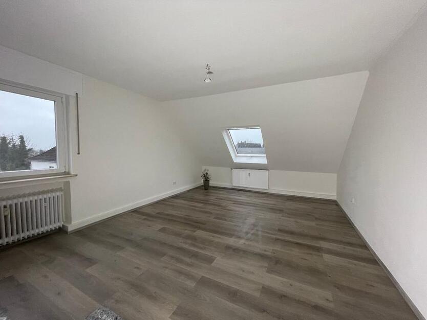 Großzügige, helle 4,5 Zimmerwohnung über 2 Ebenen mit DG Studio zimmer