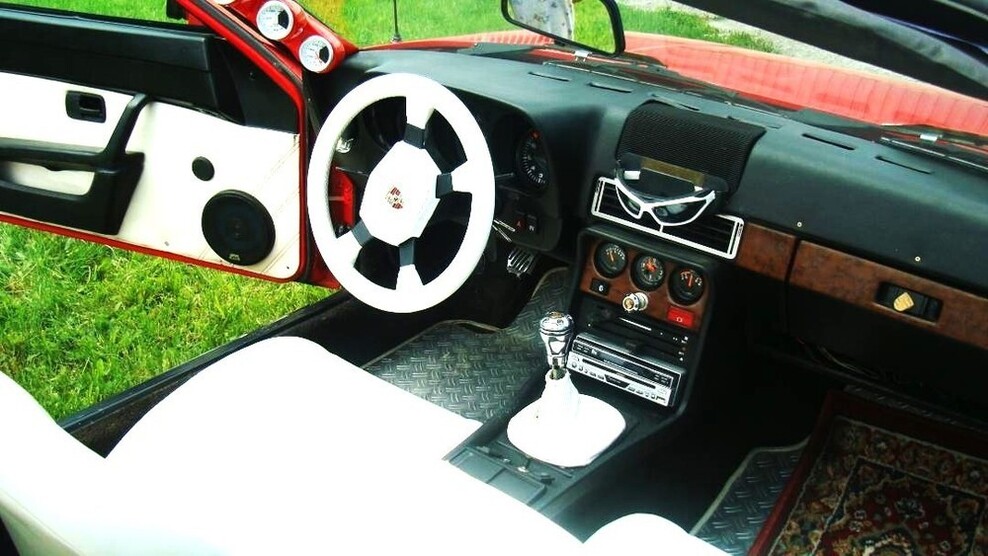 924