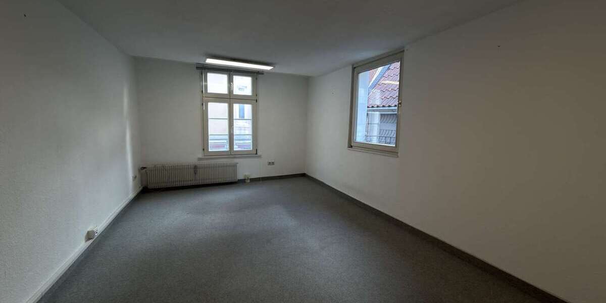 Großes Büro- und Praxisfläche in Hattingens Altstadt mit IT-Raum, LAN, Seminarraum und Gartennutzung - Gewerbeobjekt Hattingen Baak | Angebot:24705235