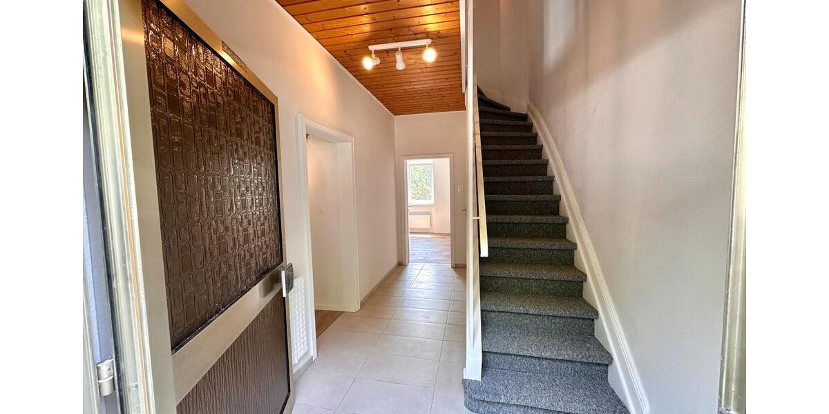 Doppelhaushälfte Hemer - 8 Zimmer, 155 m&sup2;, 1.399&euro; | Angebot:26283572