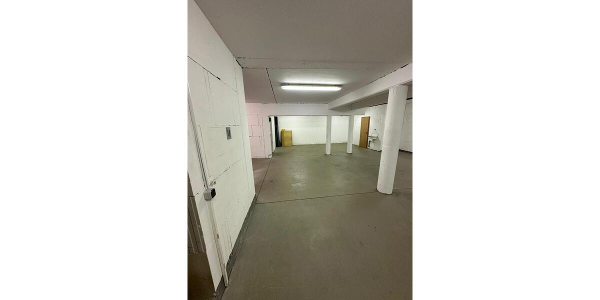 125 m²HalleStudioLagerfläche in Wickede (Ruhr) mit Bürozimmer 2 zimmer