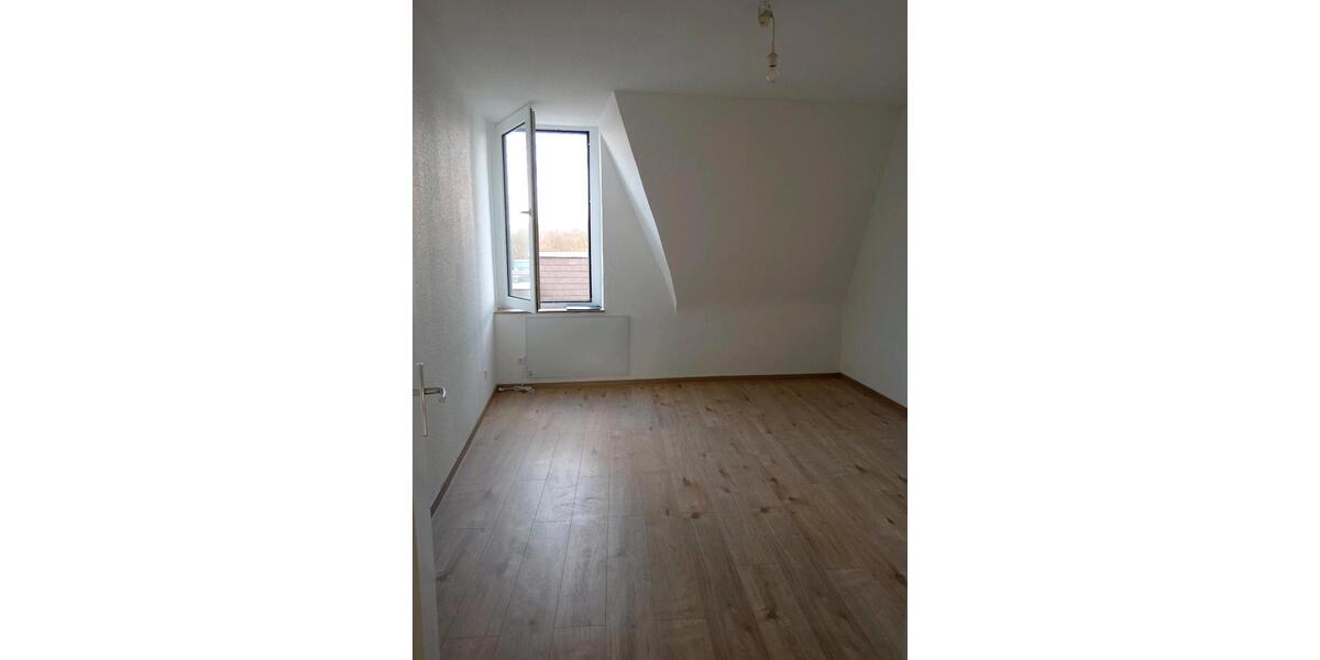 Dachgeschoßwohnung Gelsenkirchen Gelsenkirchen-Mitte - 3 Zimmer, 68 m&sup2;, 80.000&euro; | Angebot:24594082