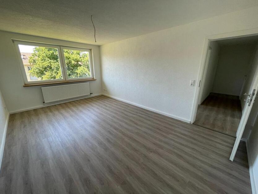 Moderne 2-Zimmer-Wohnung mit Balkon – Frisch Renoviert