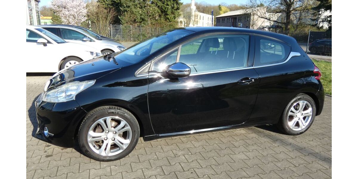 Peugeot 208 115.000 km 5.299 &euro; Bergkamen 59192