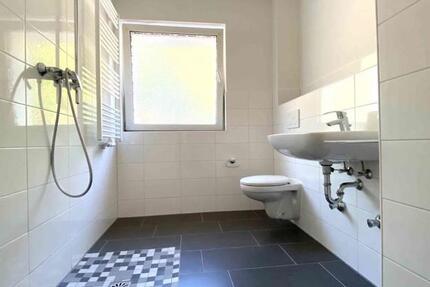 Individuelle 3-Zimmer-Wohnung, komplett saniert 3 zimmer