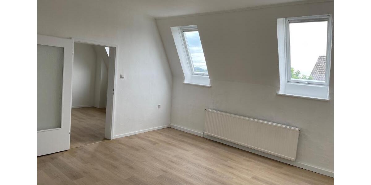 Dachgeschoßwohnung Bochum Bochum-Südwest - 4 Zimmer, 96 m&sup2;, 575&euro; | Angebot:25637333