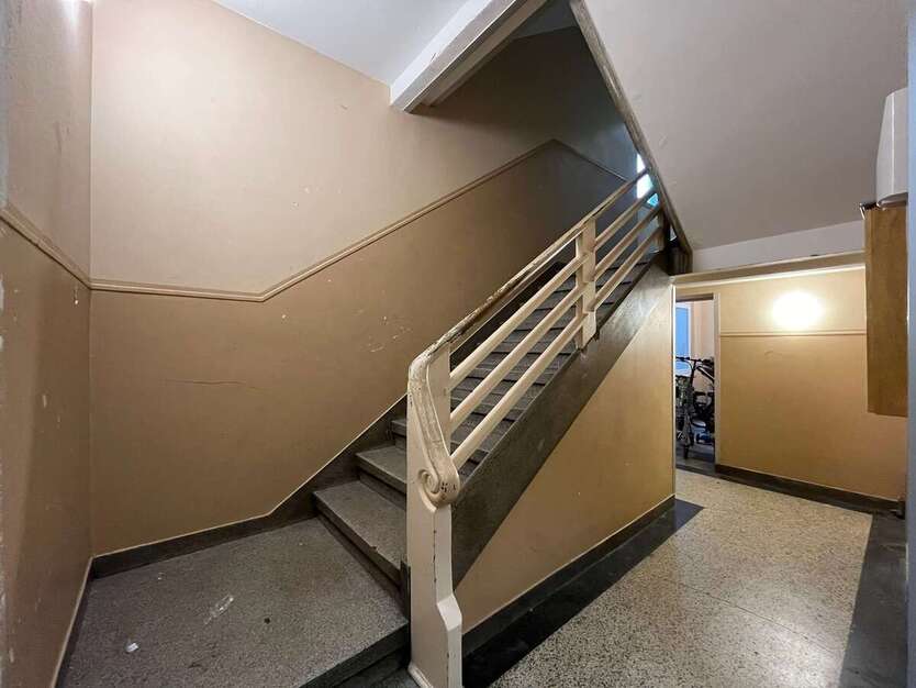 Lukratives Wohn-& Geschäftshaus mit 8 Whg, 3 Gewerben und 2 Keller Lagerflächen + Antenne in Bochum 43 zimmer