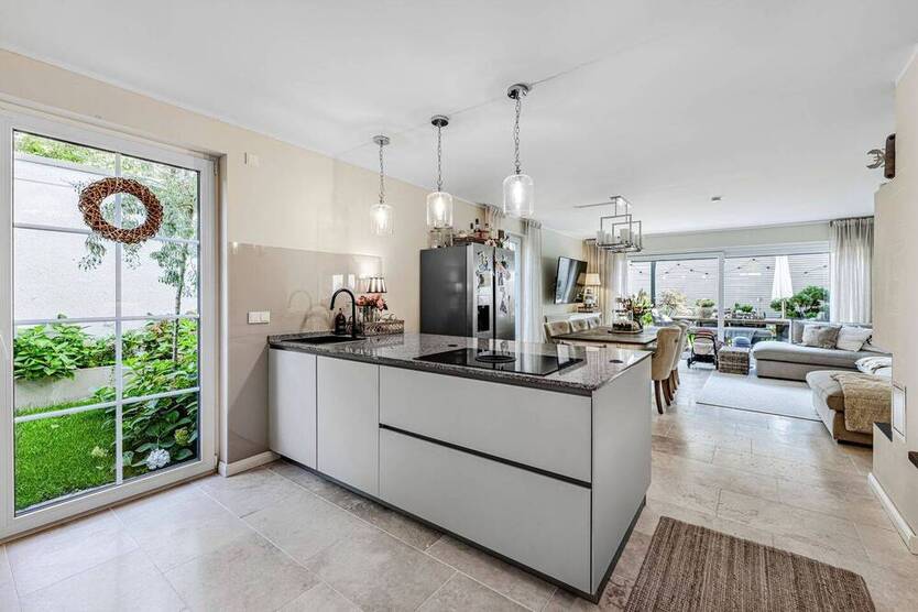 Nachhaltig & stilvoll: Neubau-Doppelhaushälfte mit offenem Wohnkonzept und Garten