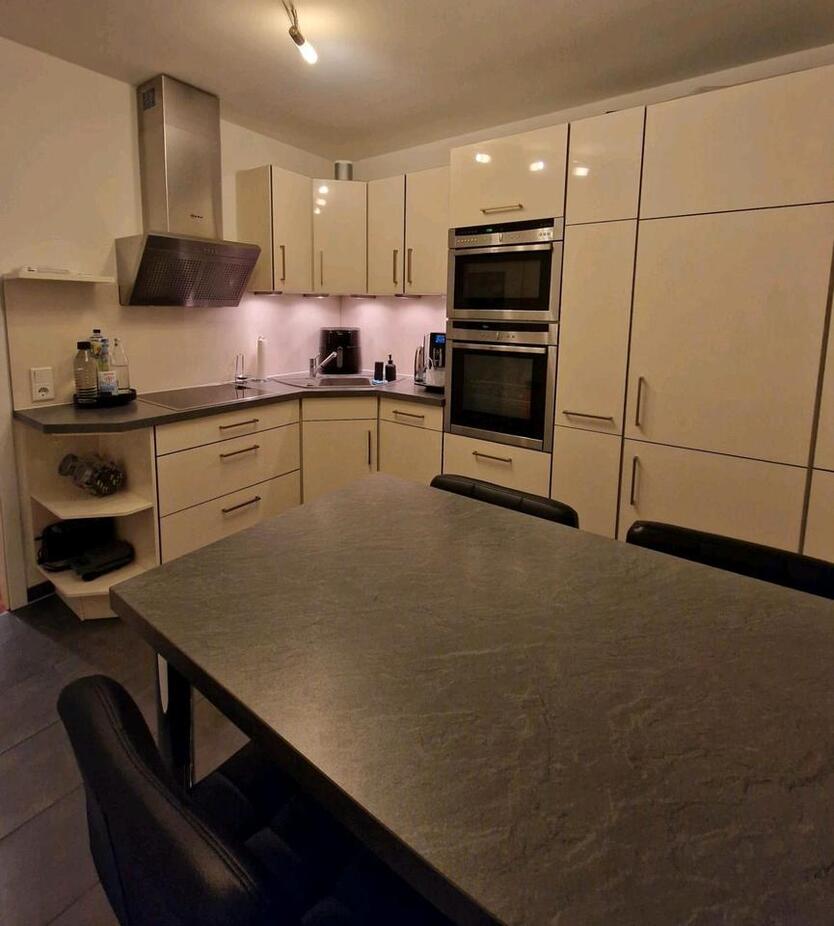 Traumhafte 3-Zimmer-Wohnung mit Balkon, Garage zu verkaufen. zimmer