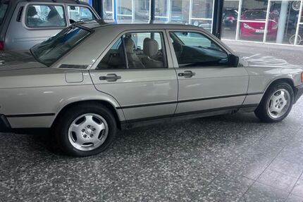 Mercedes-Benz 190 268.000 km 6.700 &euro; Gelsenkirchen 45892