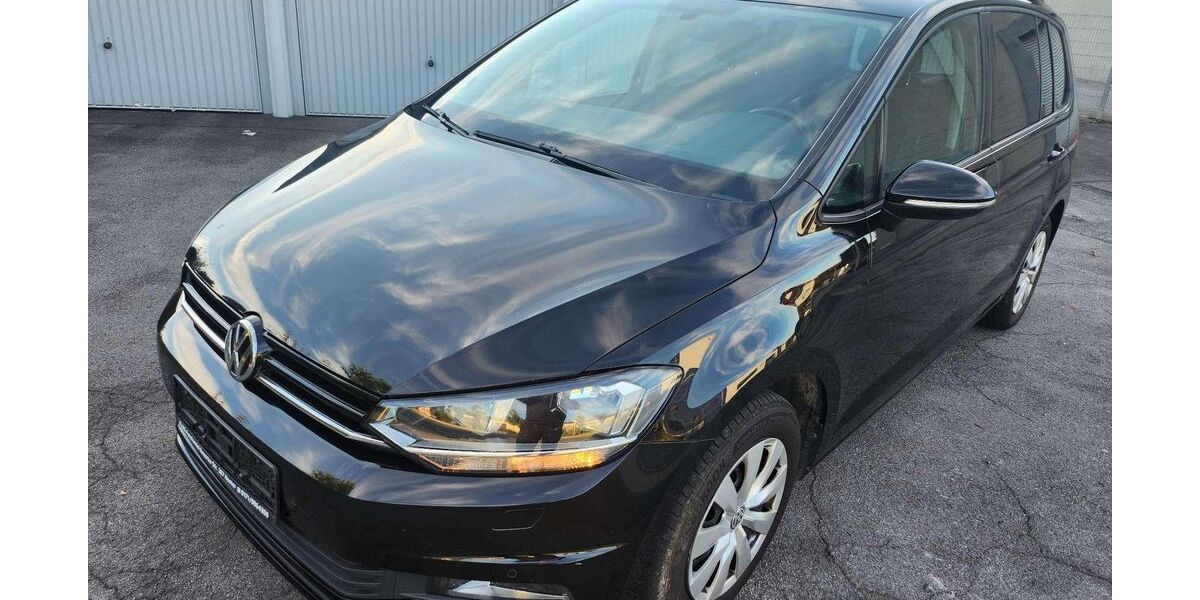 VW Touran 212.884 km 9.999 &euro; Hemer(Ihmert) 58675