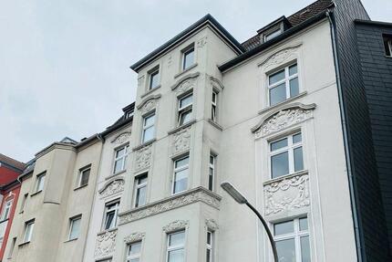 Stilvolle 4-Zimmer-Wohnung mit EBK – monatsmietfrei zur Selbstrenovierung 4 zimmer