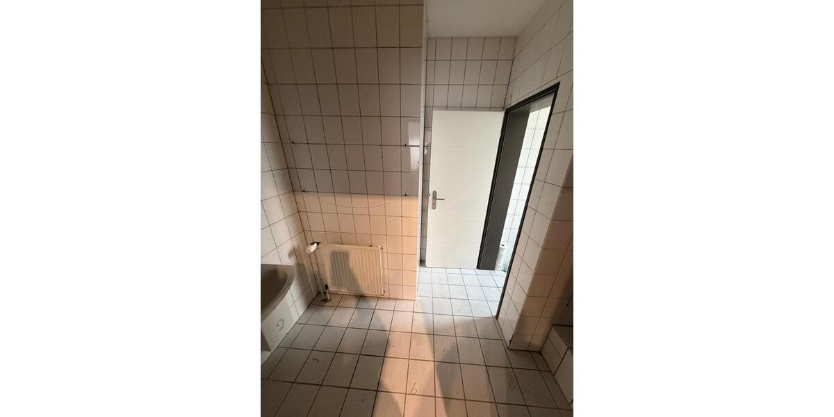 Lagerfläche mit Büroräumen – ca. 150–160 m² zimmer